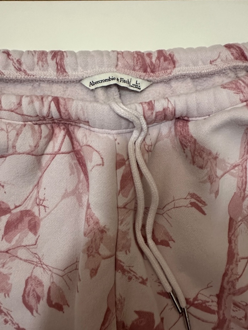 A & F Light Pink Camo High Rise Sunday Baggy Sweatpants & Sunday Slash Top - Picture 5 of 7